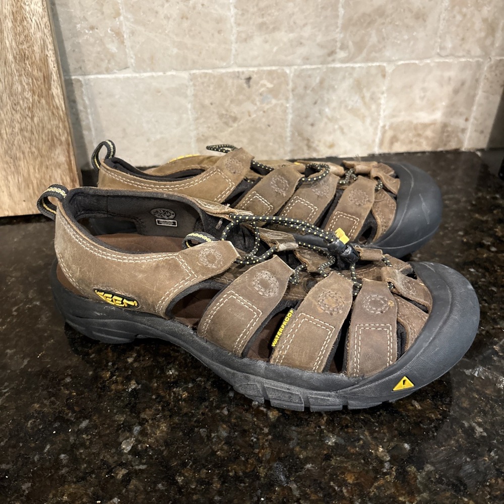 Men's KEEN Newport Waterproof Leather Hiking Sandals Bison Brown Black Sz 9.5